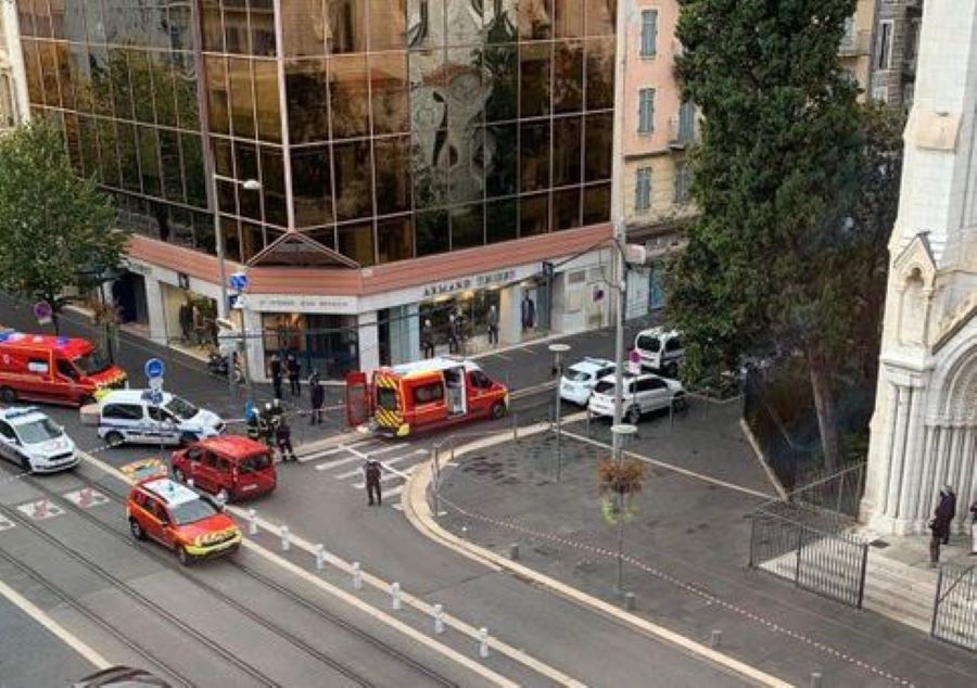 Συναγερμός στη Γαλλία: Επίθεση με μαχαίρι στη Νίκαια – 3 νεκροί και πολλοί τραυματίες – Μια γυναίκα αποκεφαλίστηκε – ΒΙΝΤΕΟ