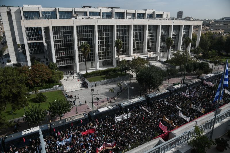 Ιστορική Απόφαση – Ένοχα όλα τα πολιτικά στελέχη της Χρυσής Αυγής : 7 για διεύθυνση εγκληματικής οργάνωσης και 11 για ένταξη σε εγκληματική οργάνωση (Διαρκής Ενημέρωση)