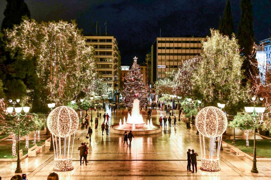 Η στολισμένη Χριστουγεννιάτικη Αθήνα ταξιδεύει σε όλο τον κόσμο – ΒΙΝΤΕΟ