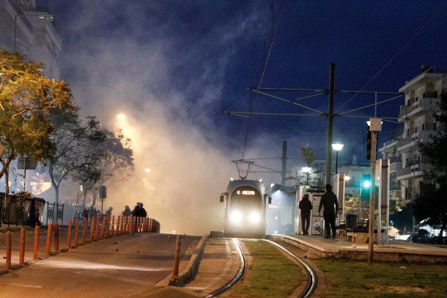 Δικογραφία για πέντε αδικήματα στους 11 συλληφθέντες χτες στη Ν. Σμύρνη – Ελεύθεροι με εντολή εισαγγελέα