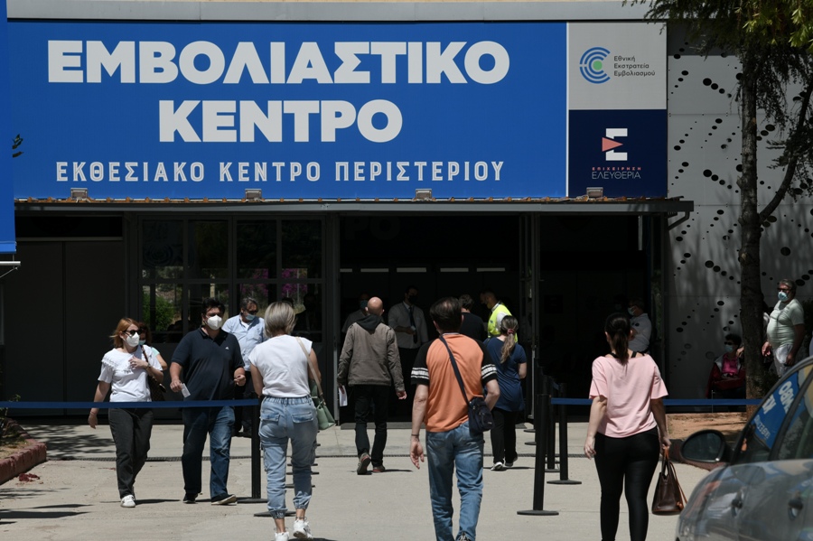 Κορονοϊός – Εμβόλια: Η προθεσμία για την τρίτη δόση και τα πρόστιμα