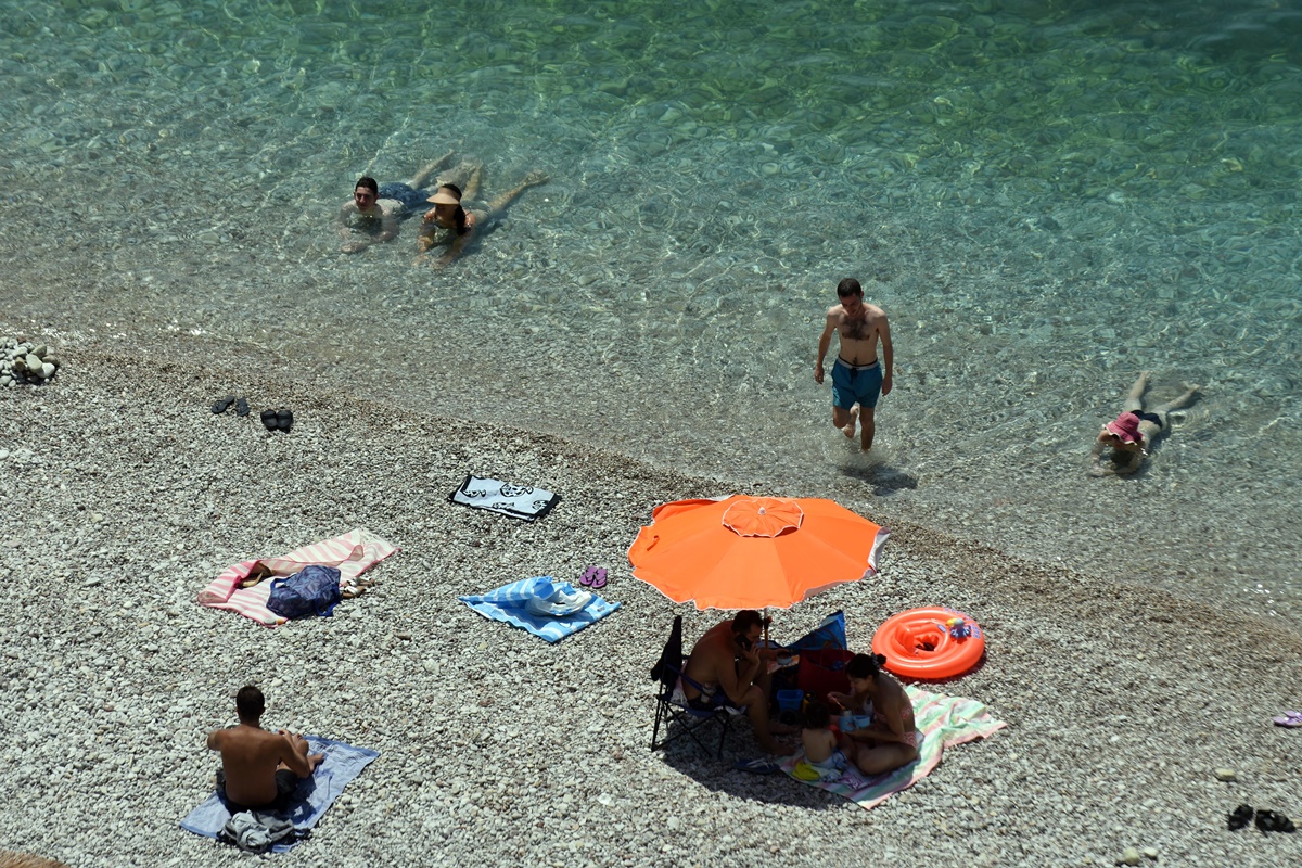 Το καλοκαίρι επιστρέφει στο μεγαλύτερο μέρος της χώρας – Πού θα βρέξει τη Δευτέρα