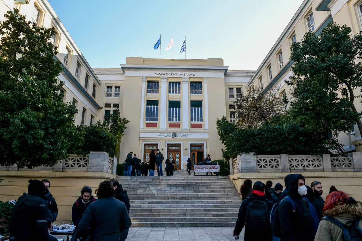 Η ιστορία της ΑΣΟΕΕ: Η επίθεση των κουκουλοφόρων, οι μπίζνες στη Ρουμανία και οι καταγγελίες για τοκογλυφίες και σεξουαλική κακοποίηση ανηλίκων