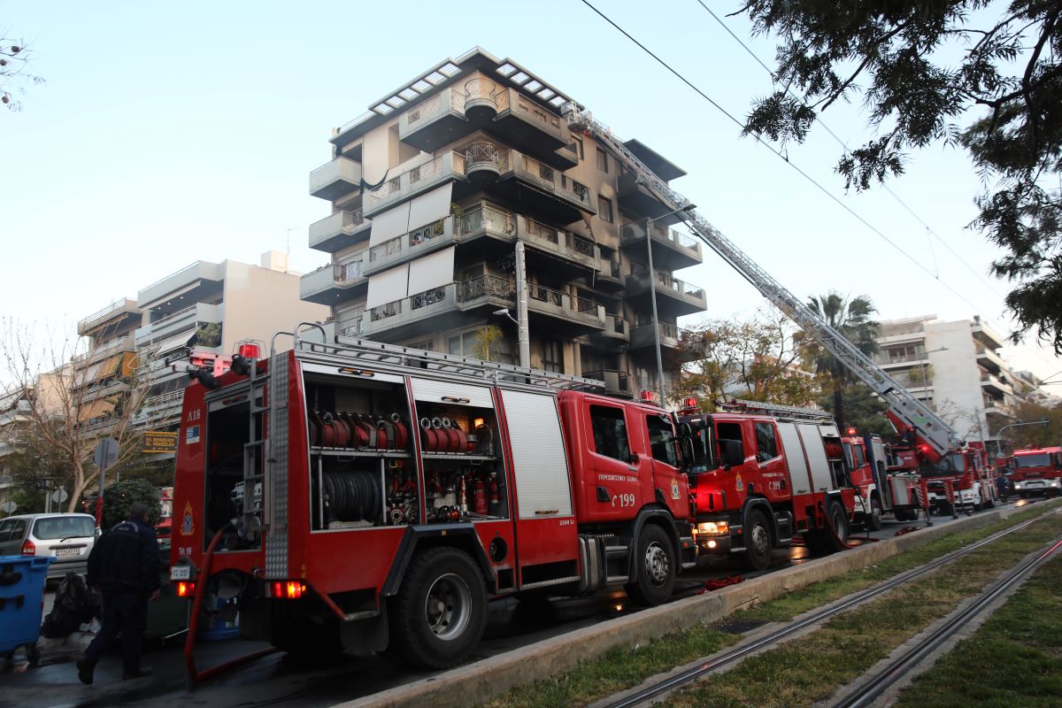 Φωτιά στη Νέα Σμύρνη