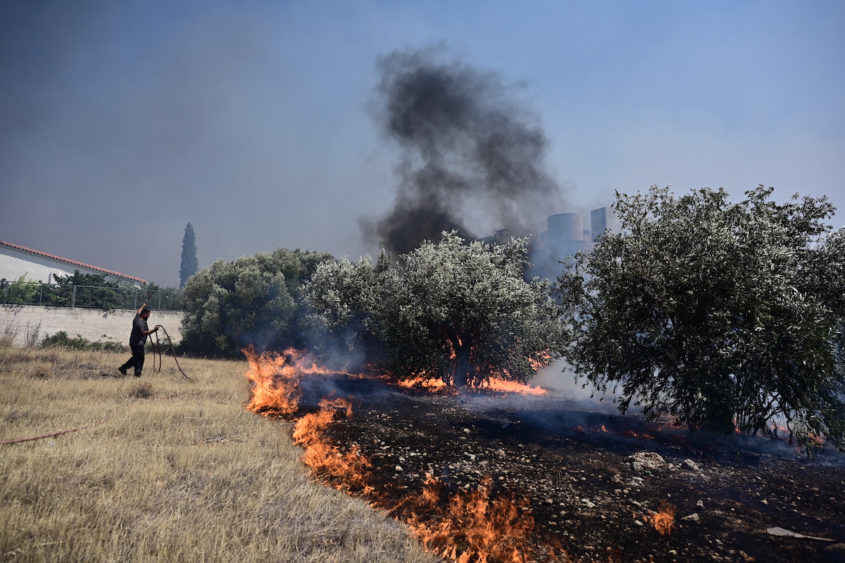 Δήμος Σαρωνικού: Δομές φιλοξενίας για τους κατοίκους που εγκατέλειψαν τα σπίτια τους λόγω της φωτιάς